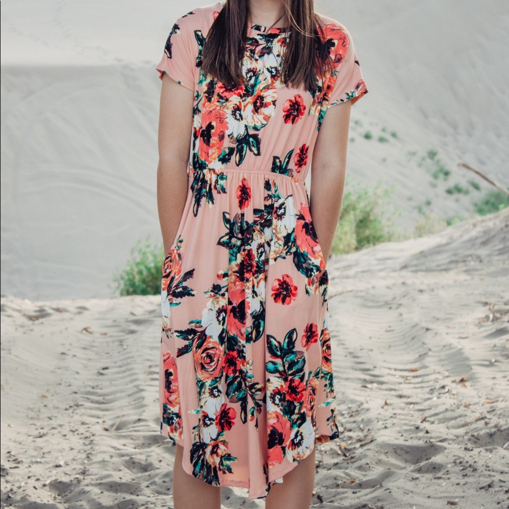 Blush floral short sleeve dress - Picture 5 of 5